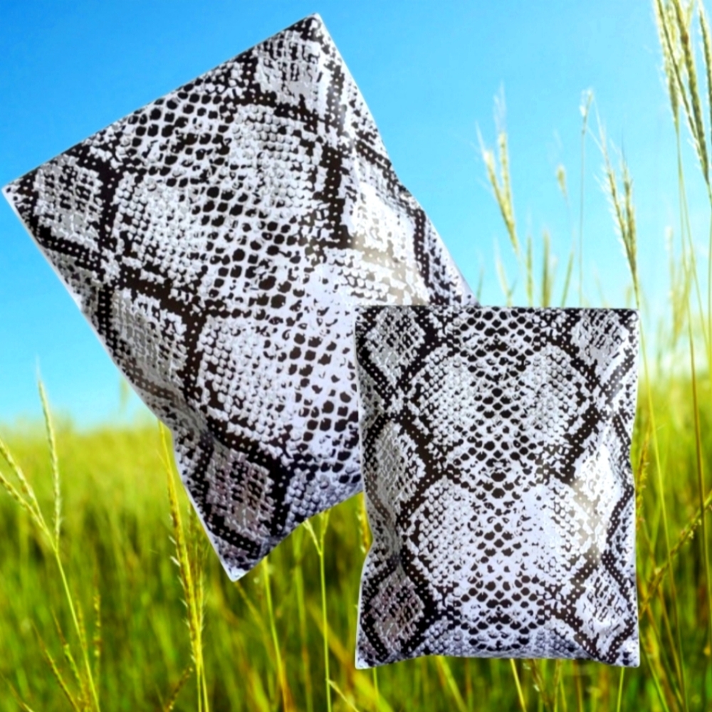 poly mailer 50 pc snakeskin polymailer set. See description